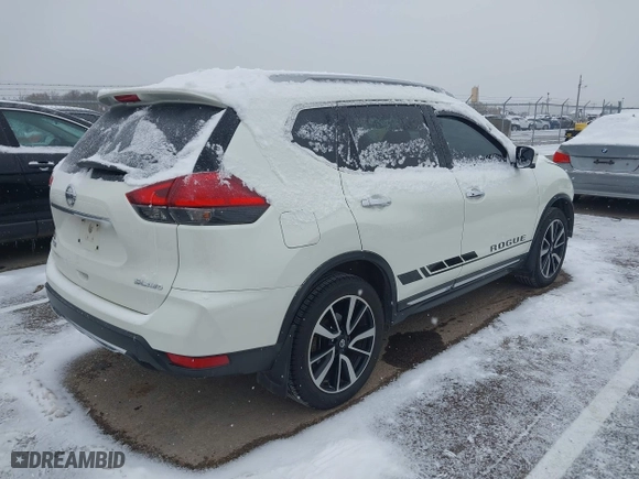 2017 Nissan Rogue SL with VIN 5N1AT2MV9HC792104, listed as a IAAI auction lot 40991192 with 82,393 mi miles. Bid and sale history available at carsss.com. Image 4.