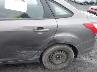2012 Ford Focus SE z VIN 1FAHP3F29CL442731, wystawiony jako IAAI lot #42517796 z przebiegiem 148 728 mil mil oraz . Historia ofert i sprzedaży dostępna na DreamBid. Obrazek 6.