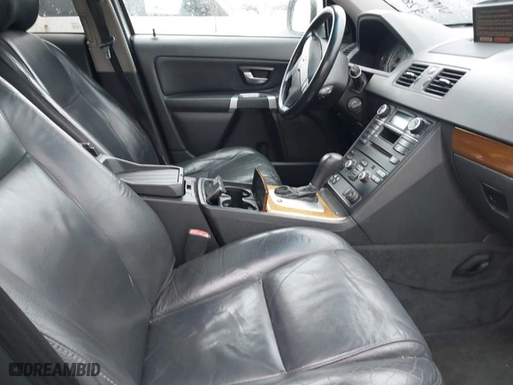2007 Volvo XC90 I6 with VIN YV4CZ982971380826, listed as a IAAI auction lot 41925207 with 185,358 mi miles. Bid and sale history available at carsss.com. Image 5.