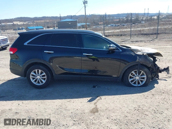 2016 Kia Sorento LX with VIN 5XYPGDA35GG055431, listed as a IAAI auction lot 41821606 with 141,011 mi miles. Bid and sale history available at carsss.com. Image 13.
