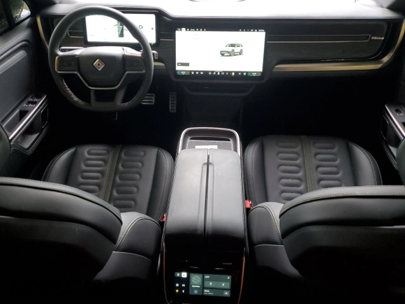 2024 Rivian R1S Adventure z VIN 7PDSGABAXRN035766, wystawiony jako Copart lot #77481034 z przebiegiem 6 590 mil mil oraz Szkoda całkowita • Salvage title. Historia ofert i sprzedaży dostępna na DreamBid. Obrazek 8.