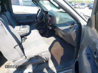 2003 Ford F-150 XL с VIN 1FTRX07W83KB40268, выставлен на аукционе IAAI как лот 42009163 с пробегом 243 836 миль миль и . История ставок и продаж доступна на DreamBid. Изображение 5.