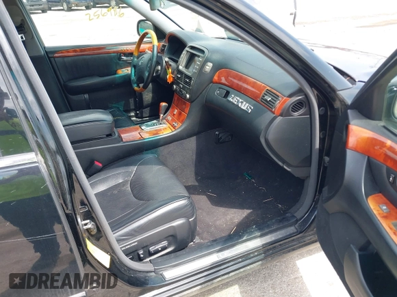 2004 Lexus LS 430 with VIN JTHBN36F740124200, listed as a IAAI auction lot 42146256 with 256,986 mi miles. Bid and sale history available at carsss.com. Image 5.