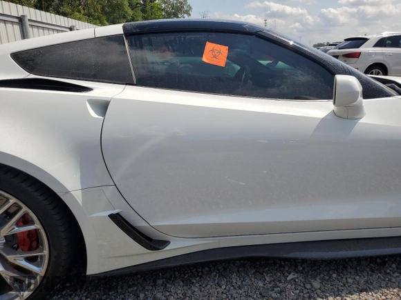 2016 Chevrolet Corvette Z06 3LZ z VIN 1G1YU2D63G5600213, wystawiony jako Copart lot #55493685 z przebiegiem Nie podano mil oraz Nie do naprawy • Non repairable. Historia ofert i sprzedaży dostępna na DreamBid. Obrazek 10.