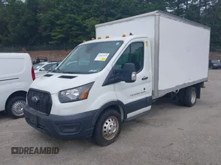 2020 Ford Transit z VIN 1FDBF6Z86LKA32278, wystawiony jako IAAI lot #42511403 z przebiegiem 94 821 mil mil oraz . Historia ofert i sprzedaży dostępna na DreamBid. Obrazek 2.