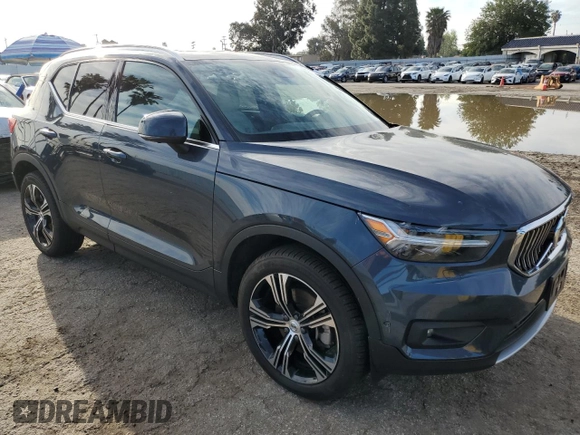 2022 Volvo XC40 Inscription z VIN YV4162UL0N2787155, wystawiony jako Copart lot #49329705 z przebiegiem Nie podano mil oraz Szkoda całkowita • Salvage title. Historia ofert i sprzedaży dostępna na DreamBid. Obrazek 4.