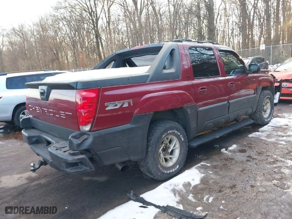 2005 Chevrolet Avalanche Z71 with VIN 3GNEK12ZX5G170135, listed as a IAAI auction lot 41260437 with 307,945 mi miles. Bid and sale history available at carsss.com. Image 4.
