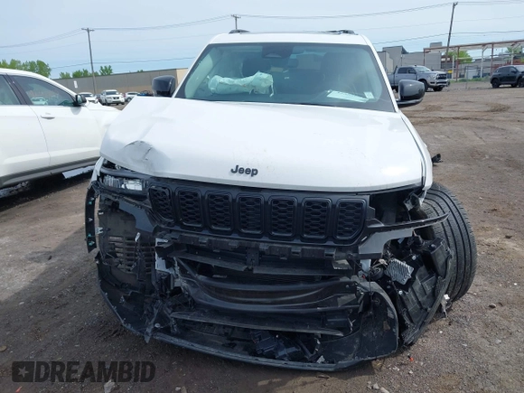 2023 Jeep Grand Cherokee Limited with VIN 1C4RJHBG5PC643014, listed as a IAAI auction lot 42352689 with 17,039 mi miles and . Bid and sale history available at DreamBid. Image 12.