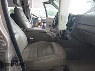 2005 Ford Explorer XLT z VIN 1FMZU63K55UA75025, wystawiony jako IAAI lot #42359692 z przebiegiem 104 954 mil mil oraz . Historia ofert i sprzedaży dostępna na DreamBid. Obrazek 5.