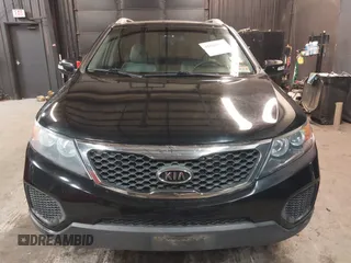2013 Kia Sorento LX with VIN 5XYKT4A29DG338181, listed as a IAAI auction lot 41686858 with 147,629 mi miles. Bid and sale history available at carsss.com. Image 12.