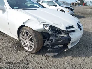 2008 Mercedes-Benz SLK 280 z VIN WDBWK54F68F189017, wystawiony jako IAAI lot #41990622 z przebiegiem 92 741 mil mil oraz . Historia ofert i sprzedaży dostępna na DreamBid. Obrazek 6.