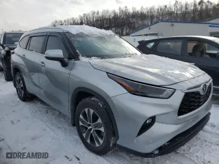 2024 Toyota Highlander LE with VIN 5TDKDRBH7RS568955, listed as a Copart auction lot 89147655 with 6,798 mi miles and Salvage Title. Bid and sale history available at carsss.com. Image 4.