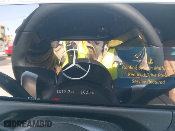 2025 Mercedes-Benz E 350 z VIN W1KLF4HB1SA116741, wystawiony jako IAAI lot #41553271 z przebiegiem 1 025 mil mil oraz . Historia ofert i sprzedaży dostępna na DreamBid. Obrazek 7.
