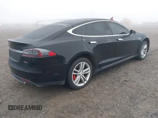 2014 Tesla Model S 60 with VIN 5YJSA1H1XEFP36008, listed as a IAAI auction lot 41287240 with 48,171 mi miles and . Bid and sale history available at DreamBid. Image 4.
