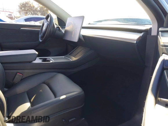 2022 Tesla Model Y Performance with VIN 7SAYGDEF7NF562895, listed as a IAAI auction lot 41692864 with 29,904 mi miles and . Bid and sale history available at DreamBid. Image 5.