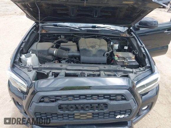 2020 Toyota Tacoma SR5 z VIN 3TMAZ5CN8LM138501, wystawiony jako IAAI lot #42321412 z przebiegiem 81 806 mil mil oraz . Historia ofert i sprzedaży dostępna na DreamBid. Obrazek 10.