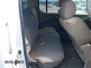 2008 Nissan Frontier SE z VIN 1N6AD07U78C416054, wystawiony jako IAAI lot #42345055 z przebiegiem 310 260 mil mil oraz . Historia ofert i sprzedaży dostępna na DreamBid. Obrazek 8.