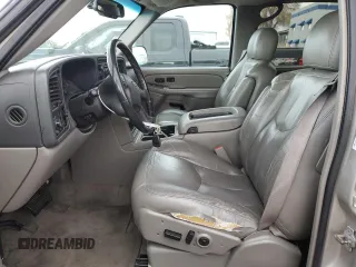 2005 Chevrolet Suburban LS with VIN 3GNFK16Z25G162903, listed as a Copart auction lot 82520714 with 304,013 mi miles and Clean Title. Bid and sale history available at carsss.com. Image 7.