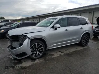 2022 Volvo XC90 Momentum z VIN YV4A22PK3N1804986, wystawiony jako Copart lot #55039555 z przebiegiem 37 250 mil mil oraz Szkoda całkowita • Salvage title. Historia ofert i sprzedaży dostępna na DreamBid. Obrazek 1.