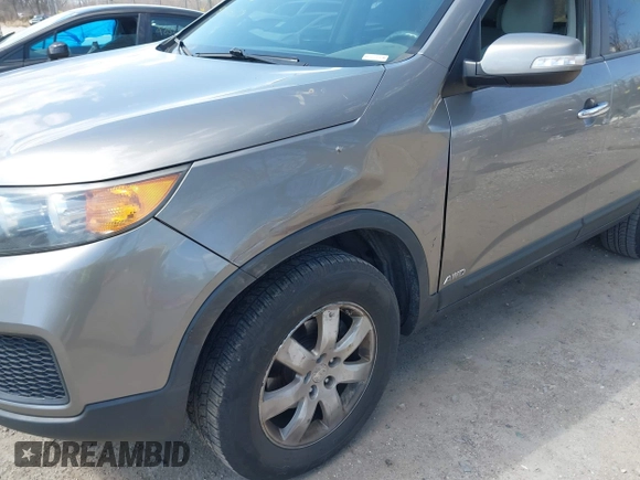 2011 Kia Sorento LX with VIN 5XYKTCA1XBG032086, listed as a IAAI auction lot 42026859 with 177,449 mi miles. Bid and sale history available at carsss.com. Image 6.