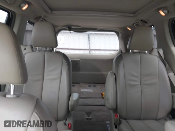 2012 Toyota Sienna XLE AAS z VIN 5TDYK3DC3CS186962, wystawiony jako IAAI lot #42325047 z przebiegiem Nie podano mil oraz . Historia ofert i sprzedaży dostępna na DreamBid. Obrazek 8.