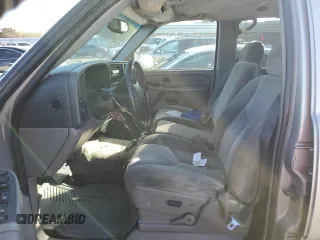 2004 Chevrolet Tahoe LS z VIN 1GNEC13V94R144116, wystawiony jako Copart lot #44201645 z przebiegiem Nie podano mil oraz Czysty tytuł • Clean title. Historia ofert i sprzedaży dostępna na DreamBid. Obrazek 7.