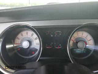 2010 Ford Mustang V6 с VIN 1ZVBP8ENXA5102544, выставлен на аукционе Copart как лот 59589355 с пробегом 165 054 миль миль и Чистый • Clean title. История ставок и продаж доступна на DreamBid. Изображение 9.