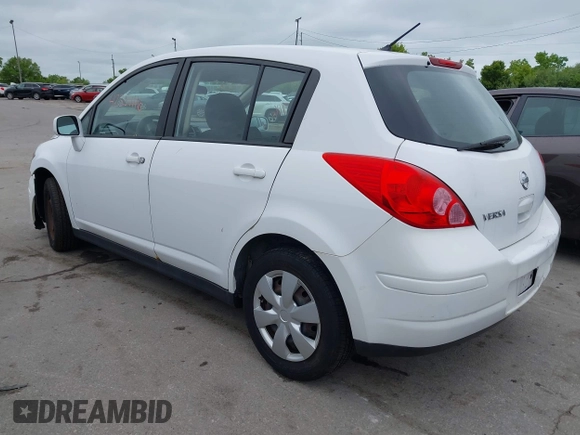 2011 Nissan Versa S z VIN 3N1BC1CP5BL433319, wystawiony jako IAAI lot #42351116 z przebiegiem 128 032 mil mil oraz . Historia ofert i sprzedaży dostępna na DreamBid. Obrazek 3.