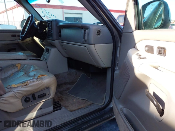 2001 GMC Yukon XL SLT with VIN 3GKEC16T81G149276, listed as a IAAI auction lot 41707537 with Not Provided miles. Bid and sale history available at carsss.com. Image 5.