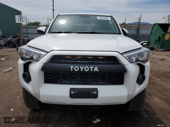 2018 Toyota 4Runner SR5 z VIN JTEBU5JR5J5497862, wystawiony jako Copart lot #59204945 z przebiegiem 50 602 mil mil oraz Szkoda całkowita • Salvage title. Historia ofert i sprzedaży dostępna na DreamBid. Obrazek 5.