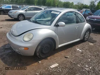 2001 Volkswagen Beetle GLX with VIN 3VWDD21C21M406898, listed as a Copart auction lot 55597675 with 104,597 mi miles and Salvage Title. Bid and sale history available at DreamBid. Image 1.