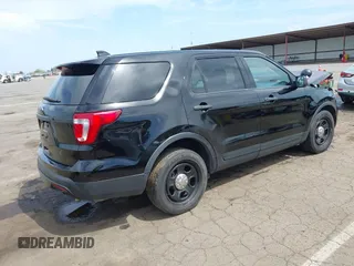 2016 Ford Police Interceptor Utility z VIN 1FM5K8AR8GGB36191, wystawiony jako IAAI lot #42046563 z przebiegiem 102 912 mil mil oraz . Historia ofert i sprzedaży dostępna na DreamBid. Obrazek 4.