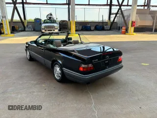 1995 Mercedes-Benz E 320 with VIN WDBEA66E8SC239370, listed as a Copart auction lot 55871605 with 119,102 mi miles and Salvage Title. Bid and sale history available at DreamBid. Image 3.