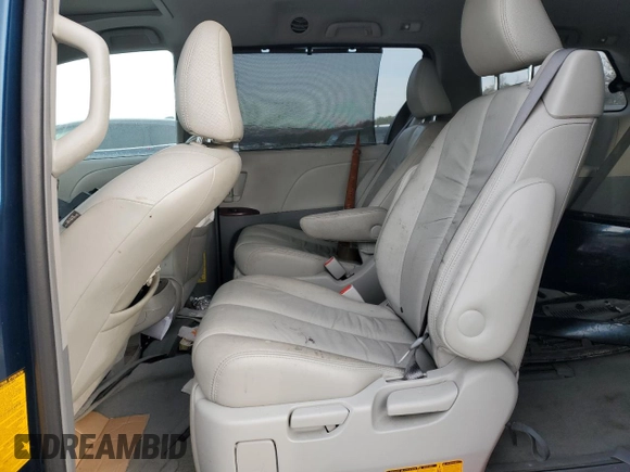 2011 Toyota Sienna XLE z VIN 5TDDK3DC2BS023443, wystawiony jako Copart lot #88552205 z przebiegiem Nie podano mil oraz Nie do naprawy • Non repairable. Historia ofert i sprzedaży dostępna na DreamBid. Obrazek 11.