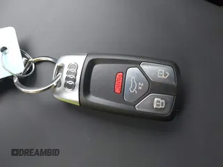 2025 Audi SQ5 Premium Plus z VIN WA1B4AFY6S2052377, wystawiony jako IAAI lot #41971801 z przebiegiem 108 mil mil oraz . Historia ofert i sprzedaży dostępna na DreamBid. Obrazek 11.
