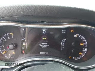 2015 Jeep Grand Cherokee Altitude z VIN 1C4RJFAG5FC682058, wystawiony jako IAAI lot #42352814 z przebiegiem 228 067 mil mil oraz . Historia ofert i sprzedaży dostępna na DreamBid. Obrazek 15.