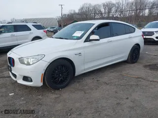2012 BMW 5 Series Gran Turismo 550i xDrive with VIN WBASP4C55CC899960, listed as a IAAI auction lot 41239650 with 178,356 mi miles. Bid and sale history available at carsss.com. Image 17.