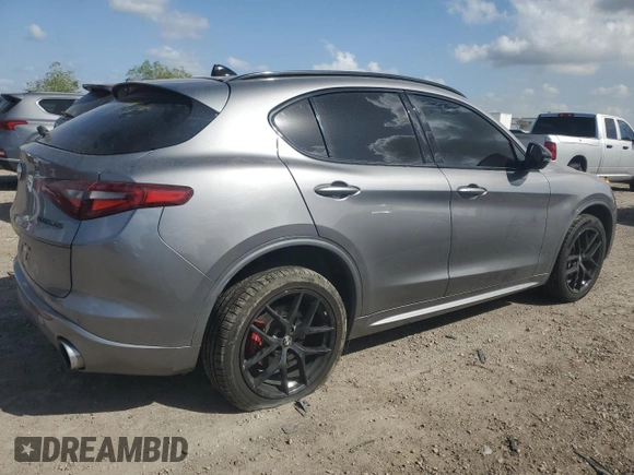 2021 Alfa Romeo Stelvio Ti z VIN ZASPAKBN5M7D20449, wystawiony jako Copart lot #49804615 z przebiegiem 46 127 mil mil oraz Szkoda całkowita • Salvage title. Historia ofert i sprzedaży dostępna na DreamBid. Obrazek 3.