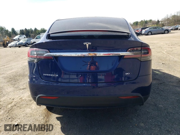 2017 Tesla Model X 90D z VIN 5YJXCDE22HF040293, wystawiony jako Copart lot #48324025 z przebiegiem 53 515 mil mil oraz Szkody całkowita. Historia ofert i sprzedaży dostępna na DreamBid. Obrazek 6.