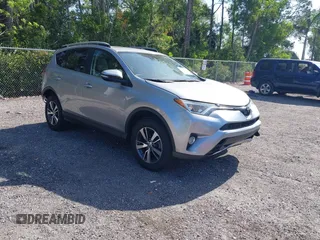 2018 Toyota RAV4 XLE z VIN JTMWFREV9JJ203353, wystawiony jako IAAI lot #42129995 z przebiegiem 41 806 mil mil oraz . Historia ofert i sprzedaży dostępna na DreamBid. Obrazek 1.