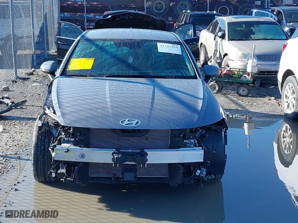 2025 Hyundai Sonata SE with VIN KMHL24JA3SA428434, listed as a IAAI auction lot 41747553 with 8,627 mi miles. Bid and sale history available at carsss.com. Image 12.