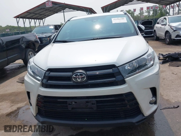 2017 Toyota Highlander XLE z VIN 5TDJZRFH0HS417638, wystawiony jako IAAI lot #42396180 z przebiegiem 101 377 mil mil oraz . Historia ofert i sprzedaży dostępna na DreamBid. Obrazek 12.