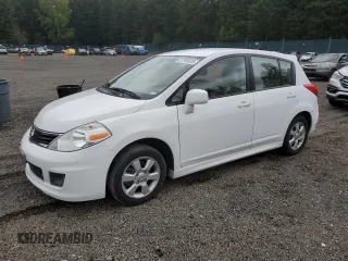 2011 Nissan Versa SL z VIN 3N1BC1CP6BL512353, wystawiony jako Copart lot #57268035 z przebiegiem 66 478 mil mil oraz Szkoda całkowita • Salvage title. Historia ofert i sprzedaży dostępna na DreamBid. Obrazek 1.