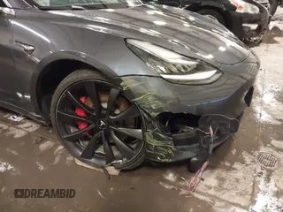 2020 Tesla Model 3 Performance z VIN 5YJ3E1EC3LF641768, wystawiony jako IAAI lot #41542615 z przebiegiem 43 343 mil mil oraz . Historia ofert i sprzedaży dostępna na DreamBid. Obrazek 6.