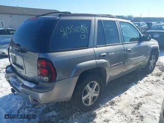 2005 Chevrolet TrailBlazer LT with VIN 1GNDT13S152213571, listed as a IAAI auction lot 41356058 with 157,856 mi miles. Bid and sale history available at carsss.com. Image 4.