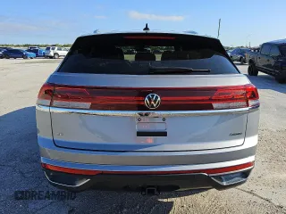2024 Volkswagen Atlas SE z VIN 1V2HE2CA3RC219047, wystawiony jako Copart lot #56604585 z przebiegiem 32 453 mil mil oraz Czysty tytuł • Clean title. Historia ofert i sprzedaży dostępna na DreamBid. Obrazek 6.