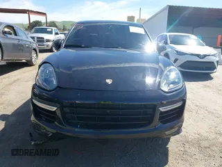 2015 Porsche Cayenne Turbo z VIN WP1AC2A2XFLA80727, wystawiony jako IAAI lot #42031257 z przebiegiem 83 368 mil mil oraz . Historia ofert i sprzedaży dostępna na DreamBid. Obrazek 12.