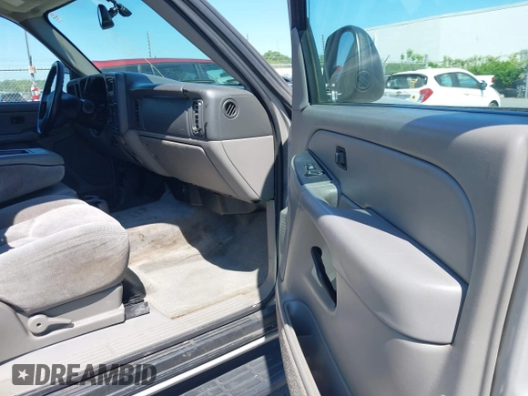 2004 Chevrolet Tahoe LS z VIN 1GNEC13V04J244023, wystawiony jako IAAI lot #42135613 z przebiegiem 298 581 mil mil oraz . Historia ofert i sprzedaży dostępna na DreamBid. Obrazek 5.