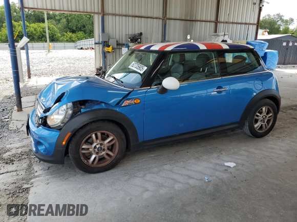 2011 MINI Hardtop with VIN WMWSU3C52BT252207, listed as a Copart auction lot 62735905 with 121,121 mi miles and Salvage title. Bid and sale history available at DreamBid. Image 1.