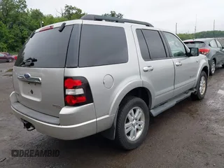 2007 Ford Explorer XLT z VIN 1FMEU73817UA64809, wystawiony jako IAAI lot #42493762 z przebiegiem 273 258 mil mil oraz . Historia ofert i sprzedaży dostępna na DreamBid. Obrazek 4.